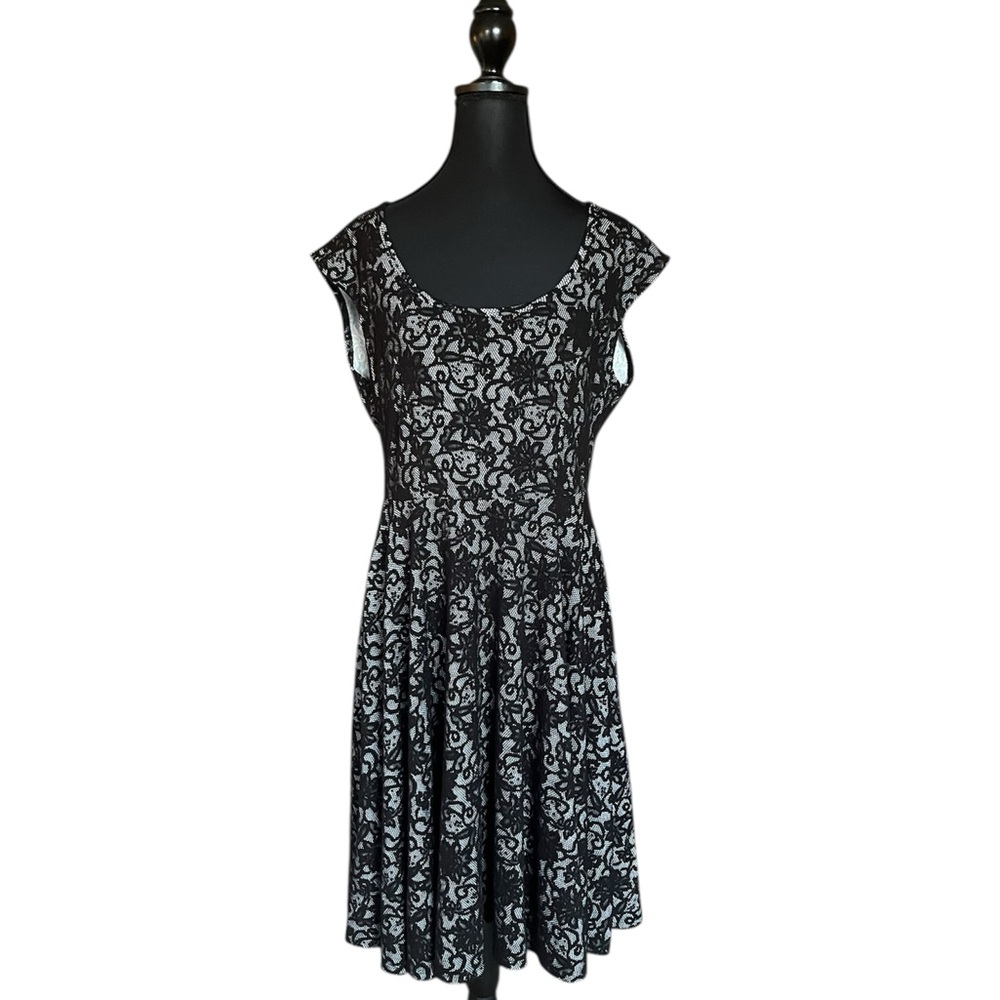 Torrid Lace Cut out Back Sweetheart Skater Dress size 0